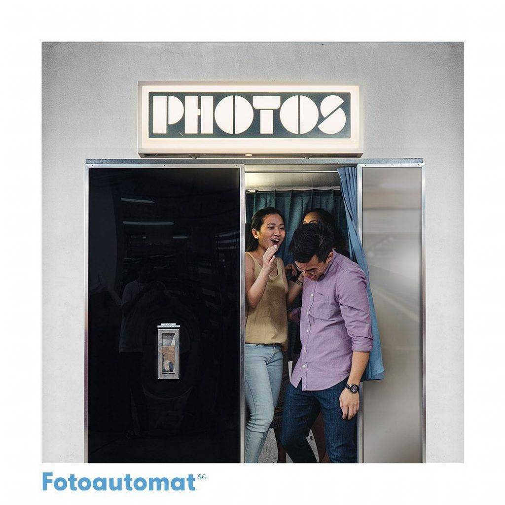 自助打卡照相亭📷 没有摄影师的小黑屋,S$4就能拥有复古胶卷大头贴!穿越时光不是梦😎