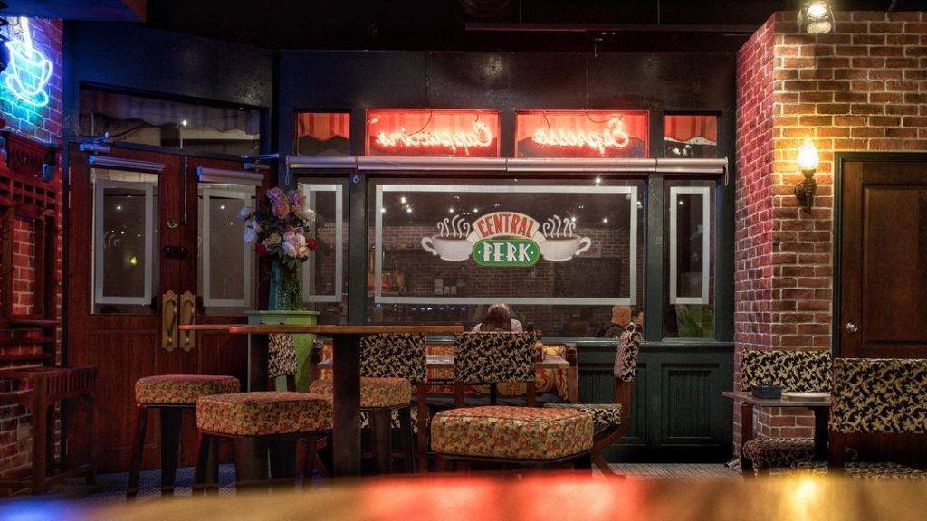 全岛唯一“老友记”咖啡厅！美式复古Central Perk咖啡馆☕️ 处处都是打卡点！没看过剧？照样来啊