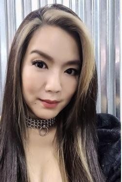 穿高跟鞋很痛 还要防走光 瑞恩期待女扮男装的角色