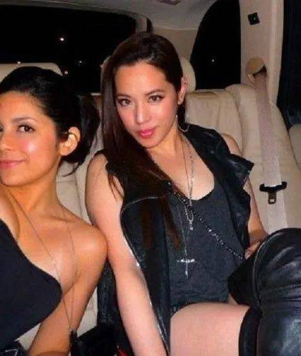 这个新加坡富二代上了亚裔富豪真人秀！手上戴一栋豪宅，跟宋朝太子妃做朋友