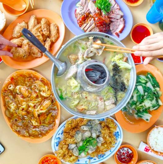 下雨天，来一碗暖心又暖胃的鱼头汤吧！盘点新加坡必吃的7家老字号鱼头炉