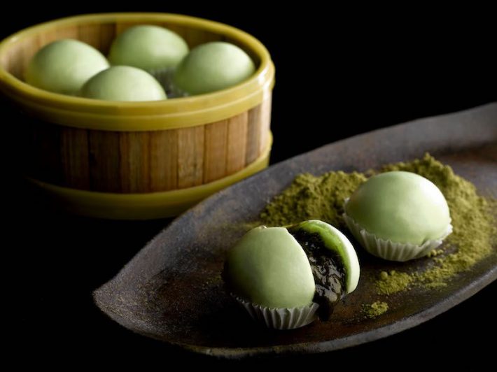 crystal_jade_prestige_-_steamed_pandan_bun_with_green_tea_custard