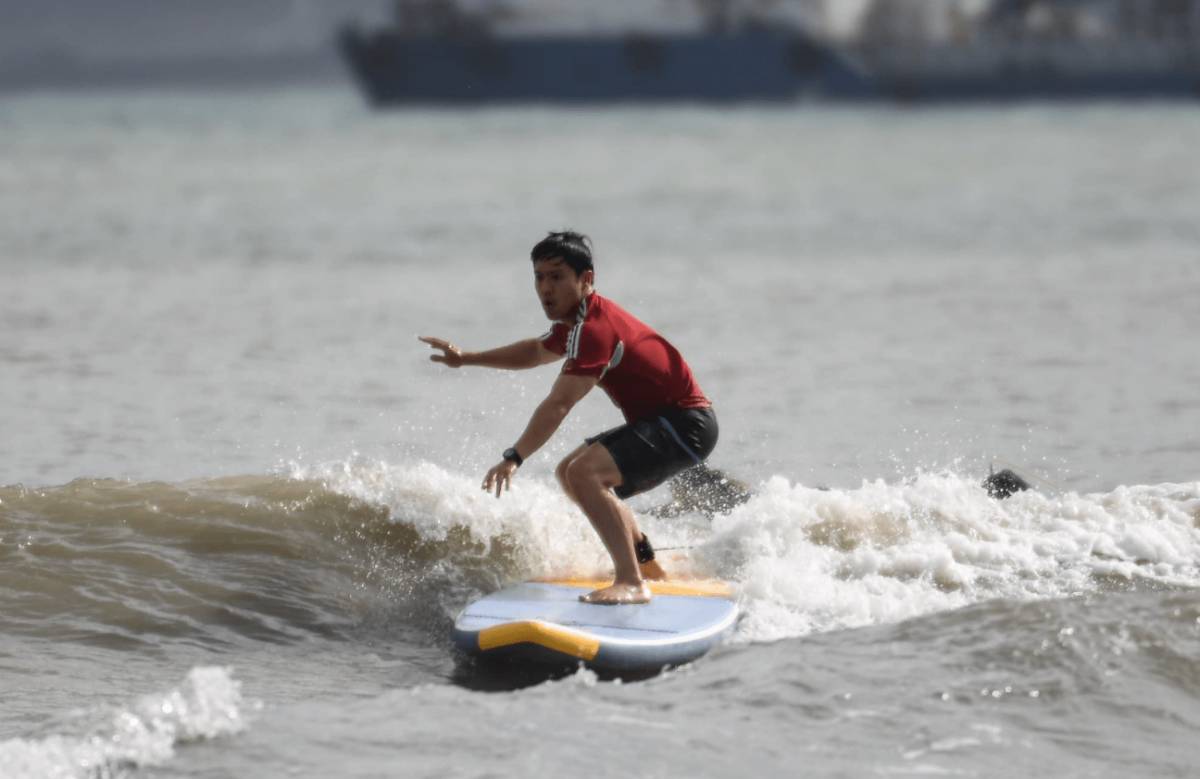 季风激增,新加坡Changi也出现冲浪人潮