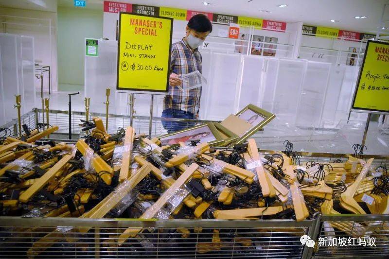 有故事的狮城百年商场　有故事的老顾客　售货员成心灵辅导师