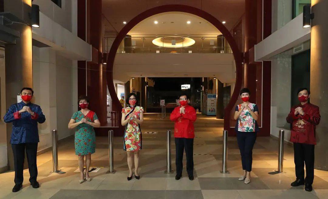 前天牛车水到处是人!新加坡严惩防疫违规,20组人在公园被罚款