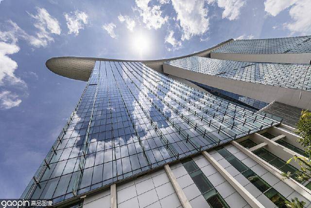 新加坡的标志性酒店,横跨三栋大楼的空中花园让你登临世界之巅