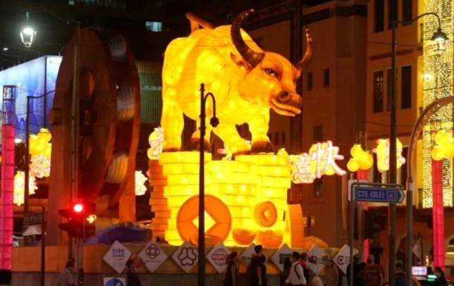 新加坡唐人街解锁网红打卡新姿势，网友：满满的丰收味儿