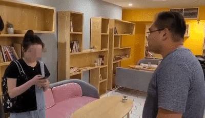 中国女留学生讨薪被掌掴、踢飞!唐人街爆发抗议游行!新加坡也有这种事吗