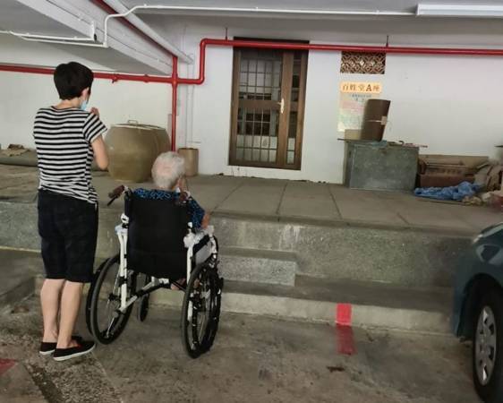 八旬翁从救护车摔下昏迷过世 外甥女:疗养院疏忽