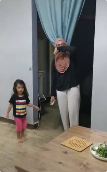 一马劳在新加坡困了一年后，终于回家了