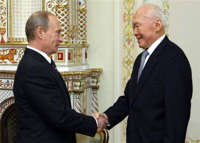 新加坡国父李光耀，功过留与后人说