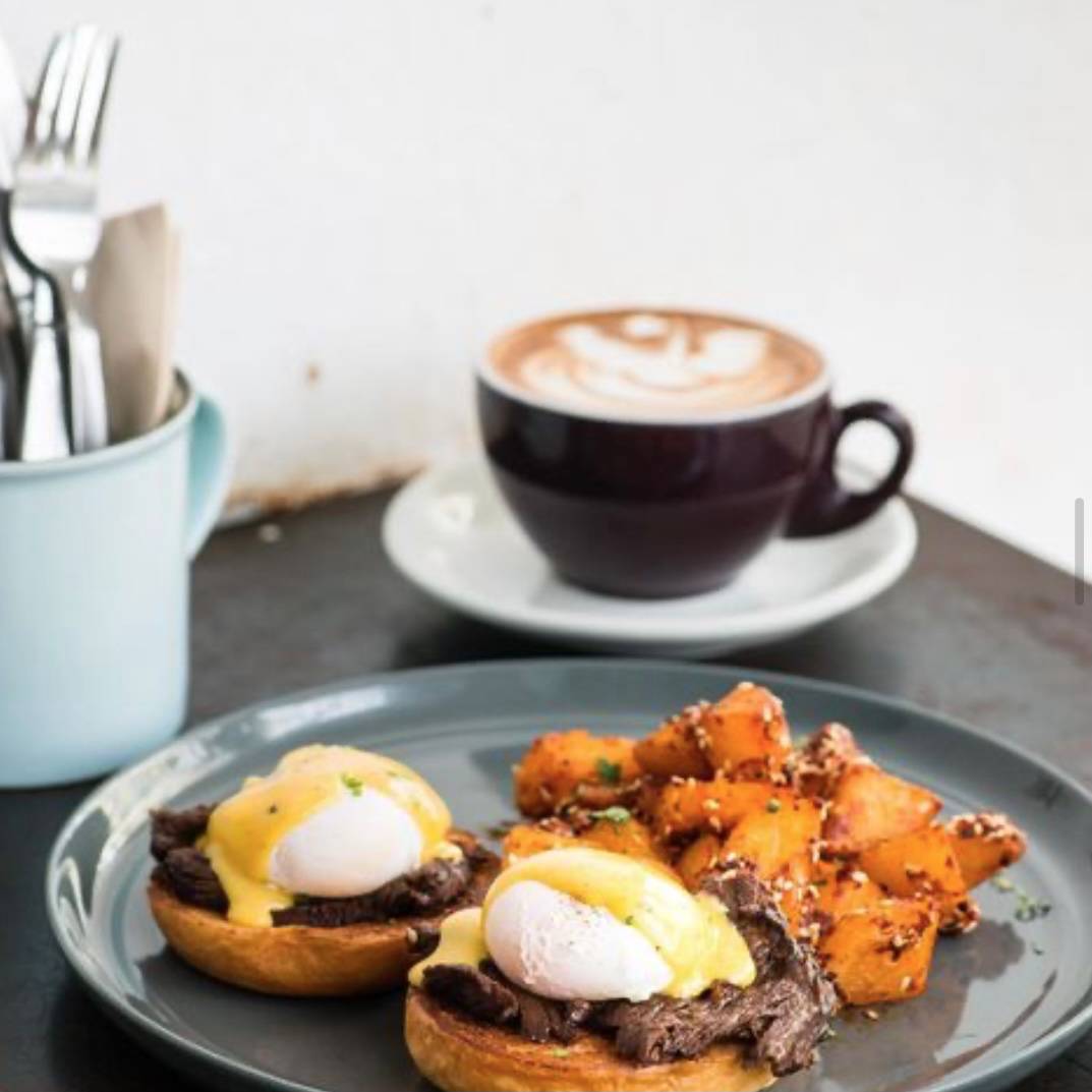 阴天的狮城，唤醒我的不是闹钟，而是"Egg Benedict"