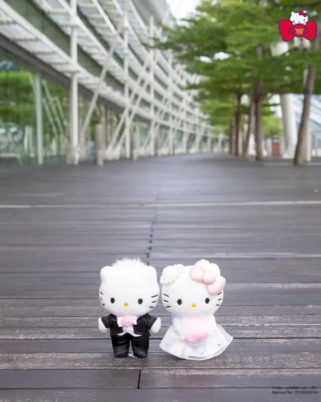 萌出新高度💓SANRIO➕滨海湾金沙推出吉蒂猫结婚玩偶💍附设同款周边，3月起售卖