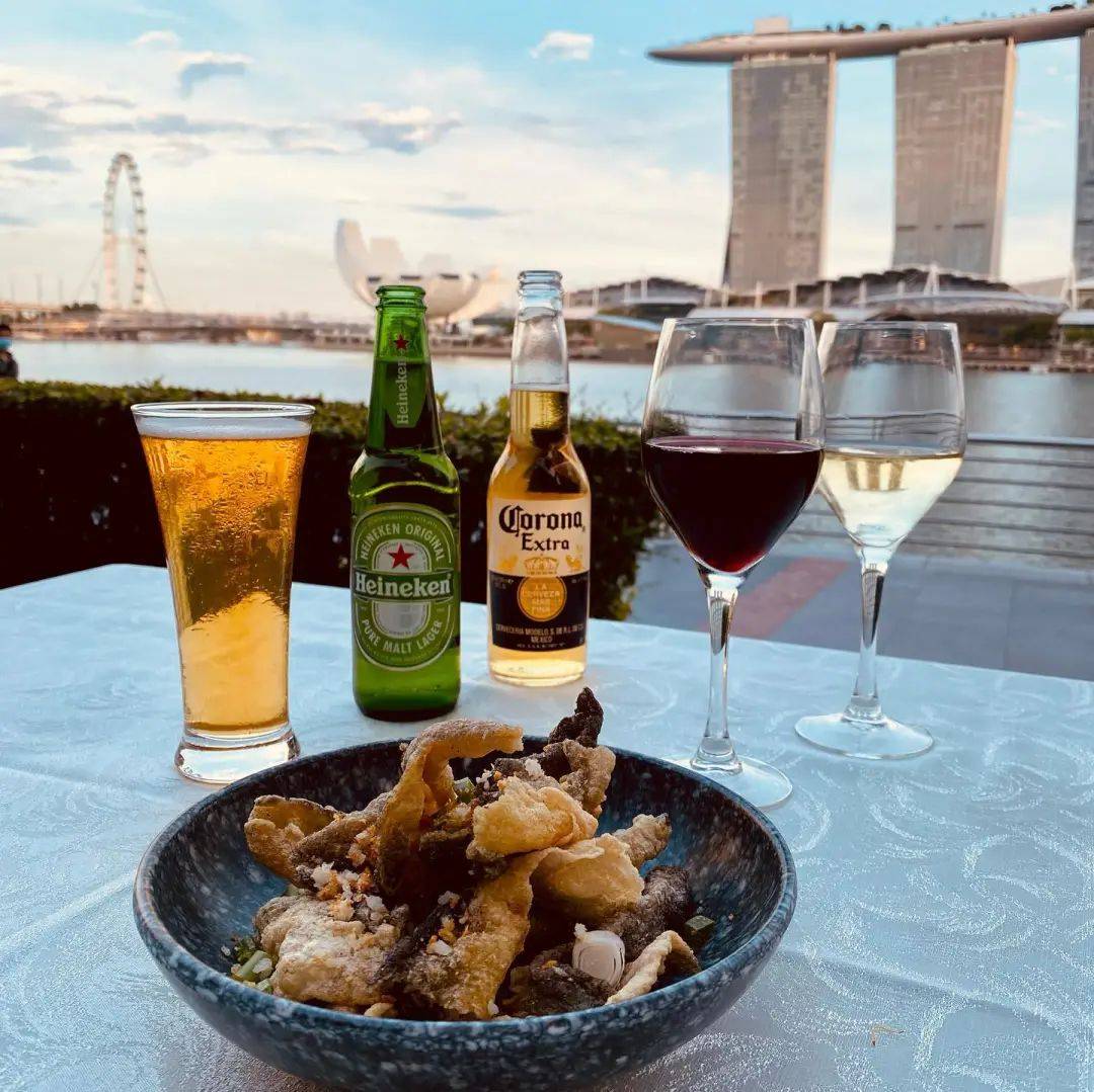 富丽敦1号拥有无敌风景视野的京华餐厅，任点任吃点心自助餐太超值