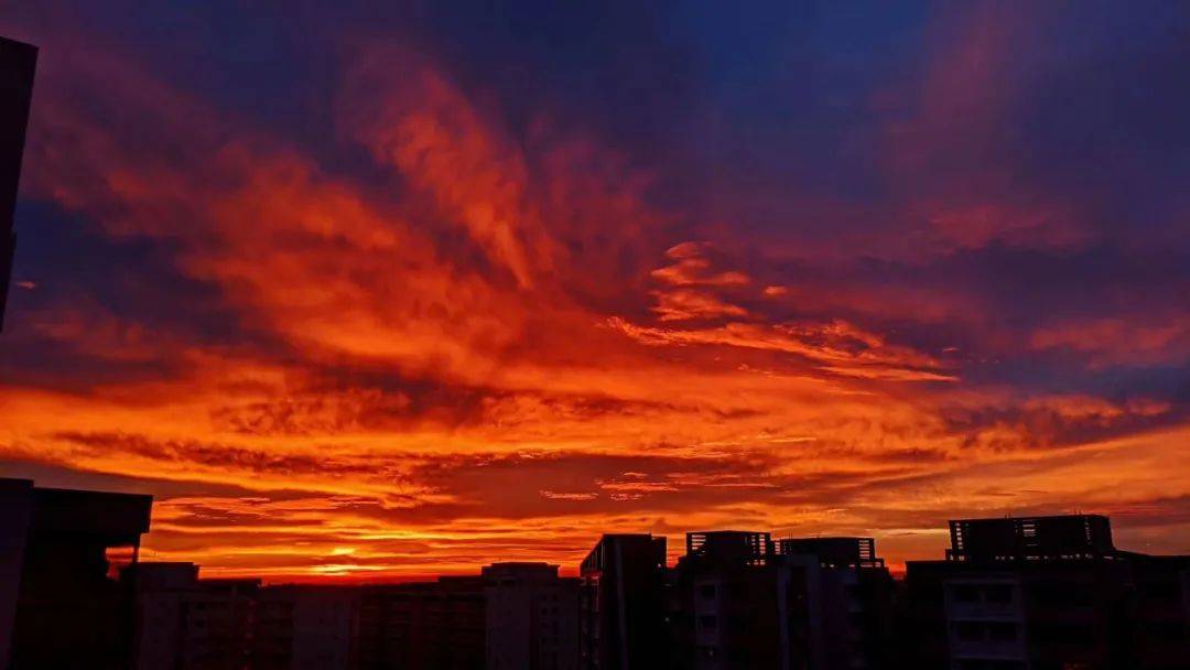 罕见！新加坡再现神奇天象，万道光芒从天空射下，50张美图刷屏