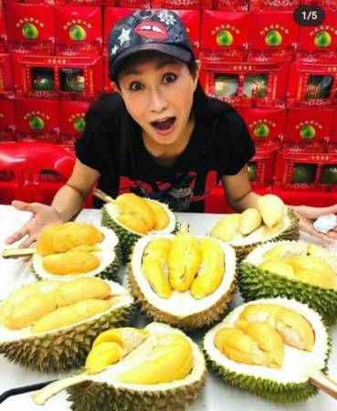 洪昭容Jio吃猫山王 惊见“金果肉”榴梿