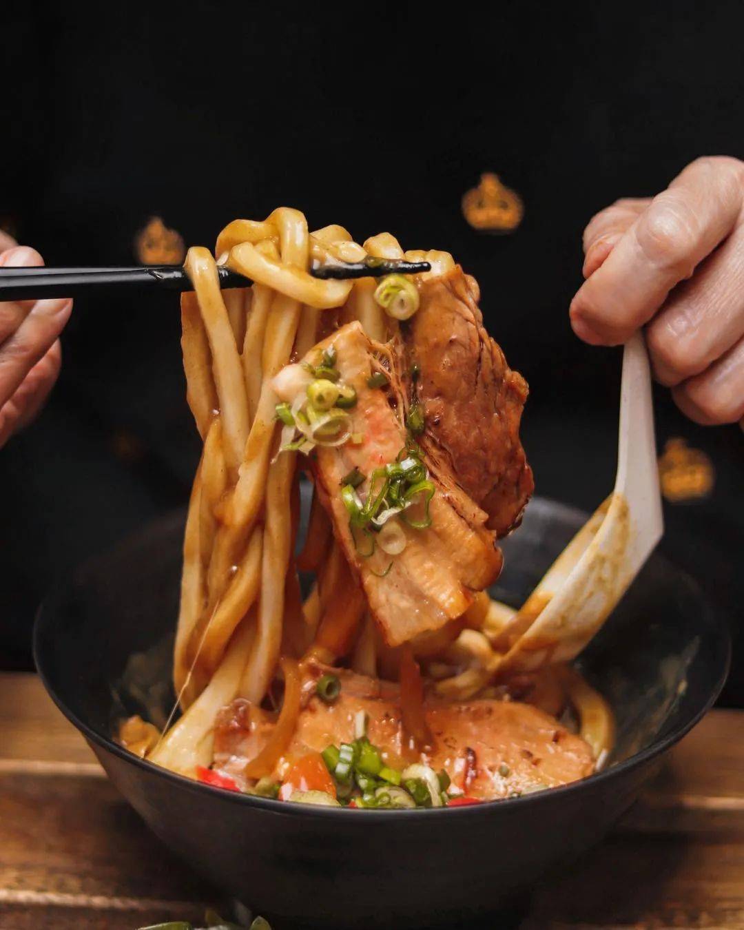 新加坡下起“长命雨”，适合配一碗嫩滑Q弹的地道日式乌冬面