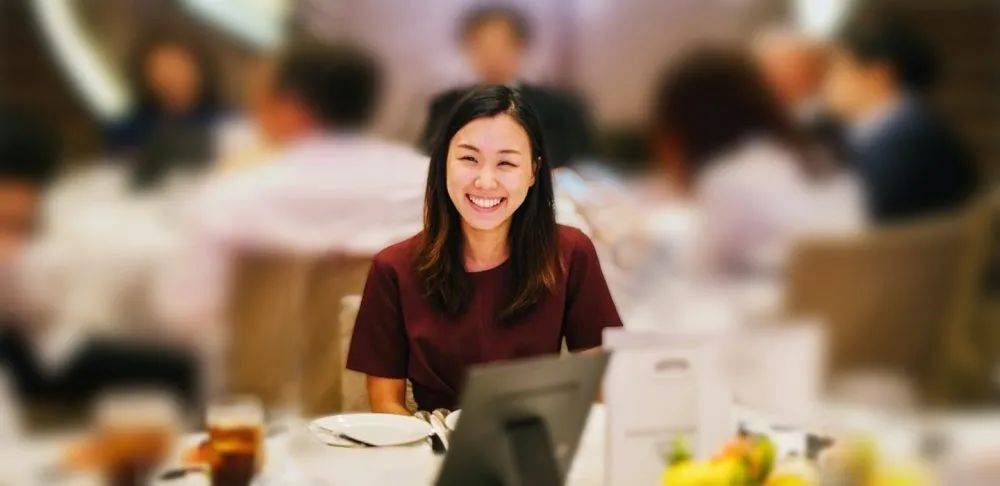 商学院毕业，她成为了新加坡政府投资公司(GIC)合规官