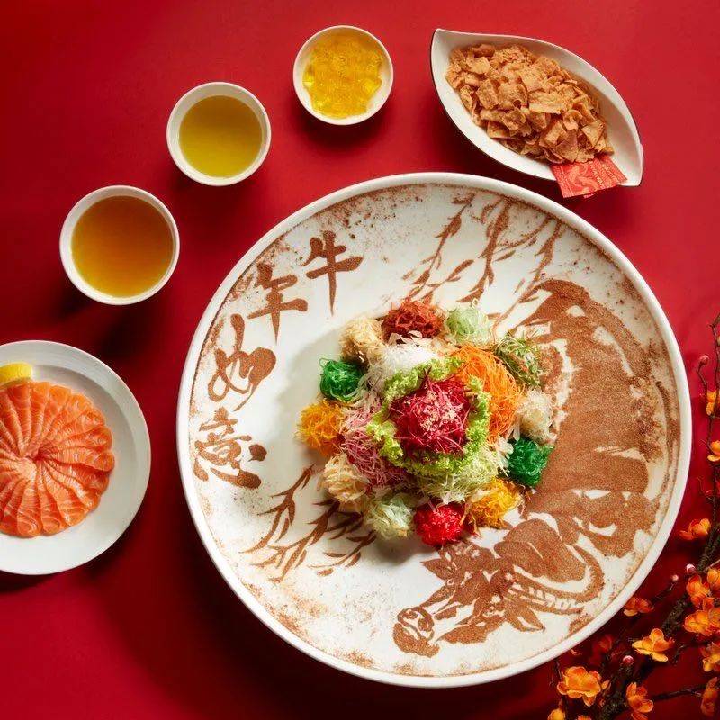 盆菜鱼生的季节，是全体华人最快乐的时节