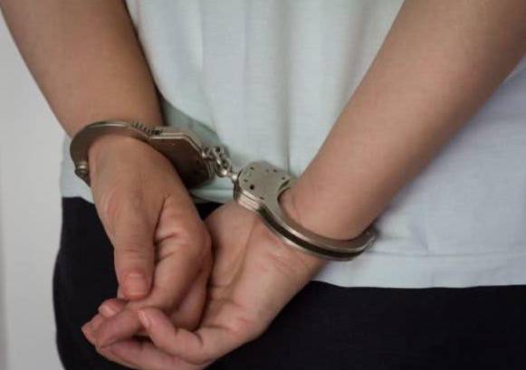 疫情下的新加坡女佣有多难找?撒谎、偷东西、乱交男友、还被几个家庭争着要