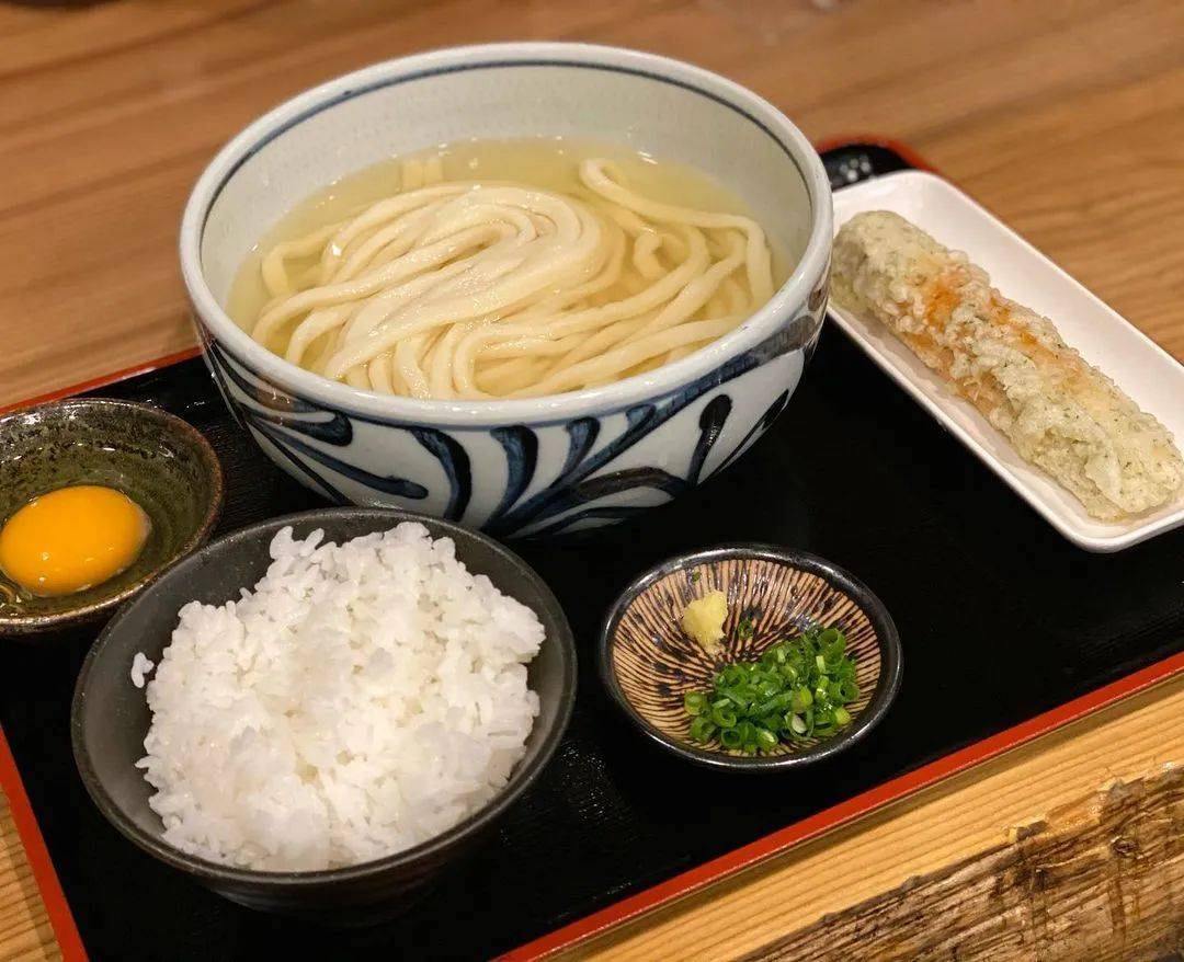 新加坡下起“长命雨”，适合配一碗嫩滑Q弹的地道日式乌冬面