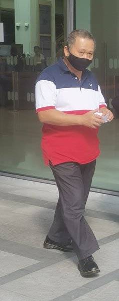 “这不是你爷爷的路！” 人行道路霸 打到人骨折