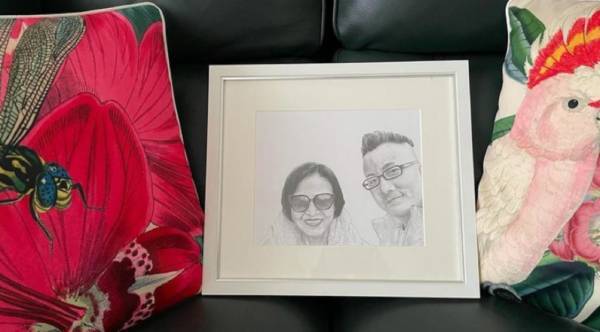 与新山父母分隔两地 陈汉玮隔空为母庆生