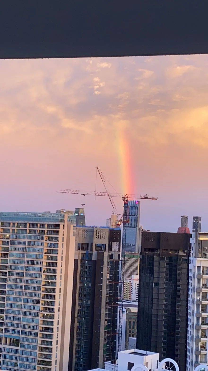 罕见！新加坡再现神奇天象，万道光芒从天空射下，50张美图刷屏