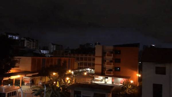 罕见！新加坡再现神奇天象，万道光芒从天空射下，50张美图刷屏