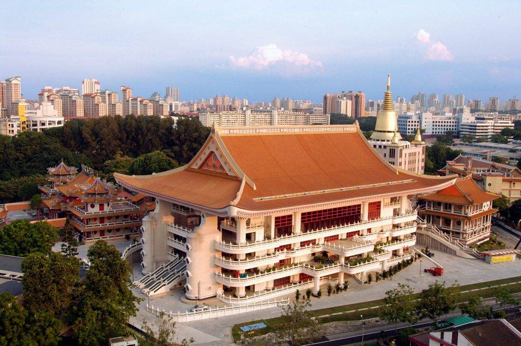 本地最大佛寺之一👉光明山普觉禅寺✨气势恢宏壮观，还有巨型佛像，烧香祈福拍拍照📷