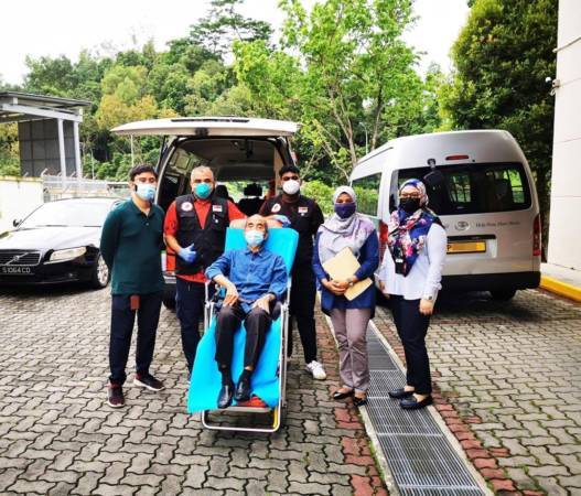 与女儿失散20年 父亲终越堤返马 一家团聚