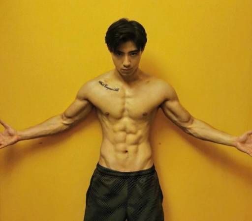 宗子杰凌晨3时去健身 穿无袖衣穿到怕