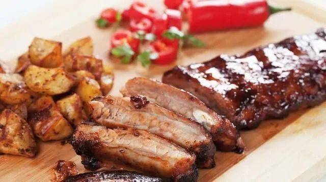 肉食者的年终狂欢：狮城“烤肋排”前来报道