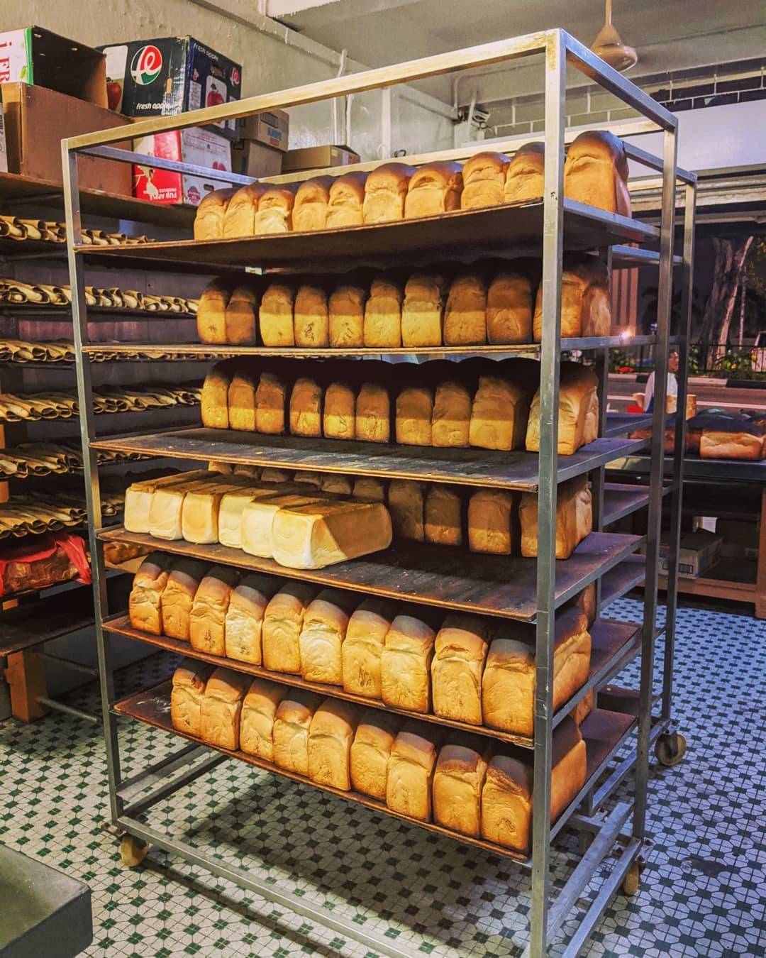 超级古早味 !不打烊的南洋风味“新丰隆面包店”大牌连锁店都用它🍞 开业50多年,全天营业无休息