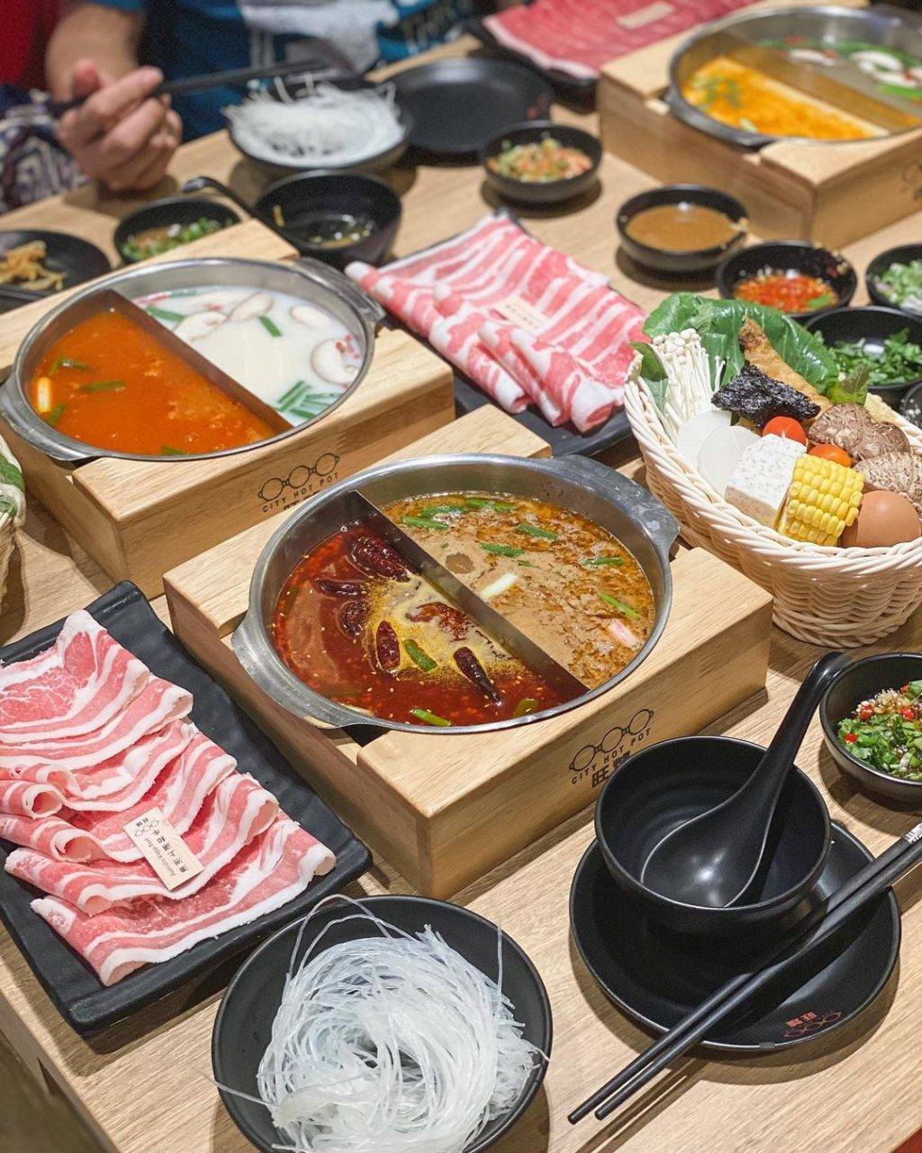 火锅专场!一人一锅“火锅店”,独自涮肉不寂寞😎 火锅套餐最低只从S$5起