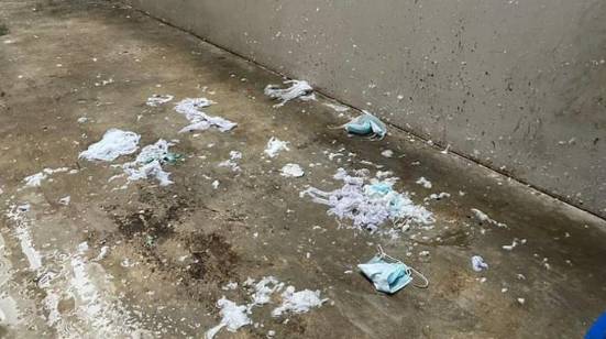 新加坡组屋区卫生巾、纸巾频频从天而下，难道又被野鸡占领