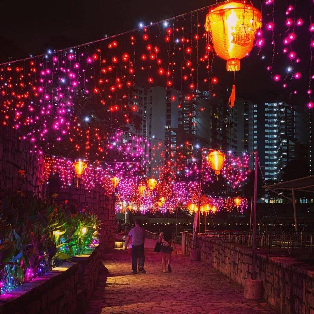 春节换装添喜气!Bukit Panjang浮动步道开启新春模式🧧气派灯笼阵、炫彩装饰亮灯啦