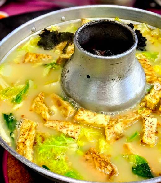 下雨天，来一碗暖心又暖胃的鱼头汤吧！盘点新加坡必吃的7家老字号鱼头炉