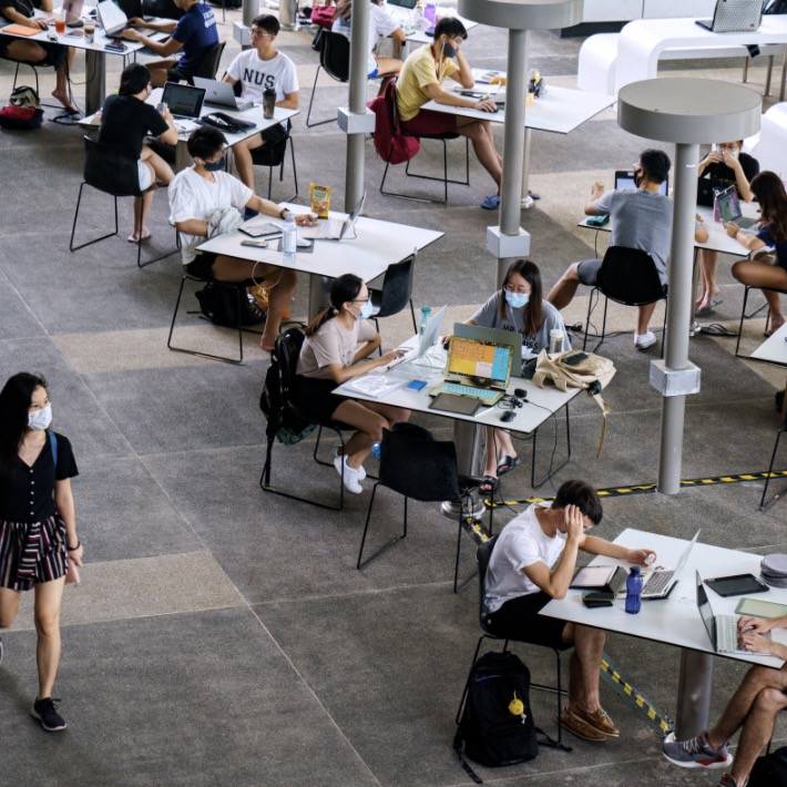 马来西亚进入紧急状态！油船又有确诊，英国航班恢复！海陆空包围，新加坡能防住吗