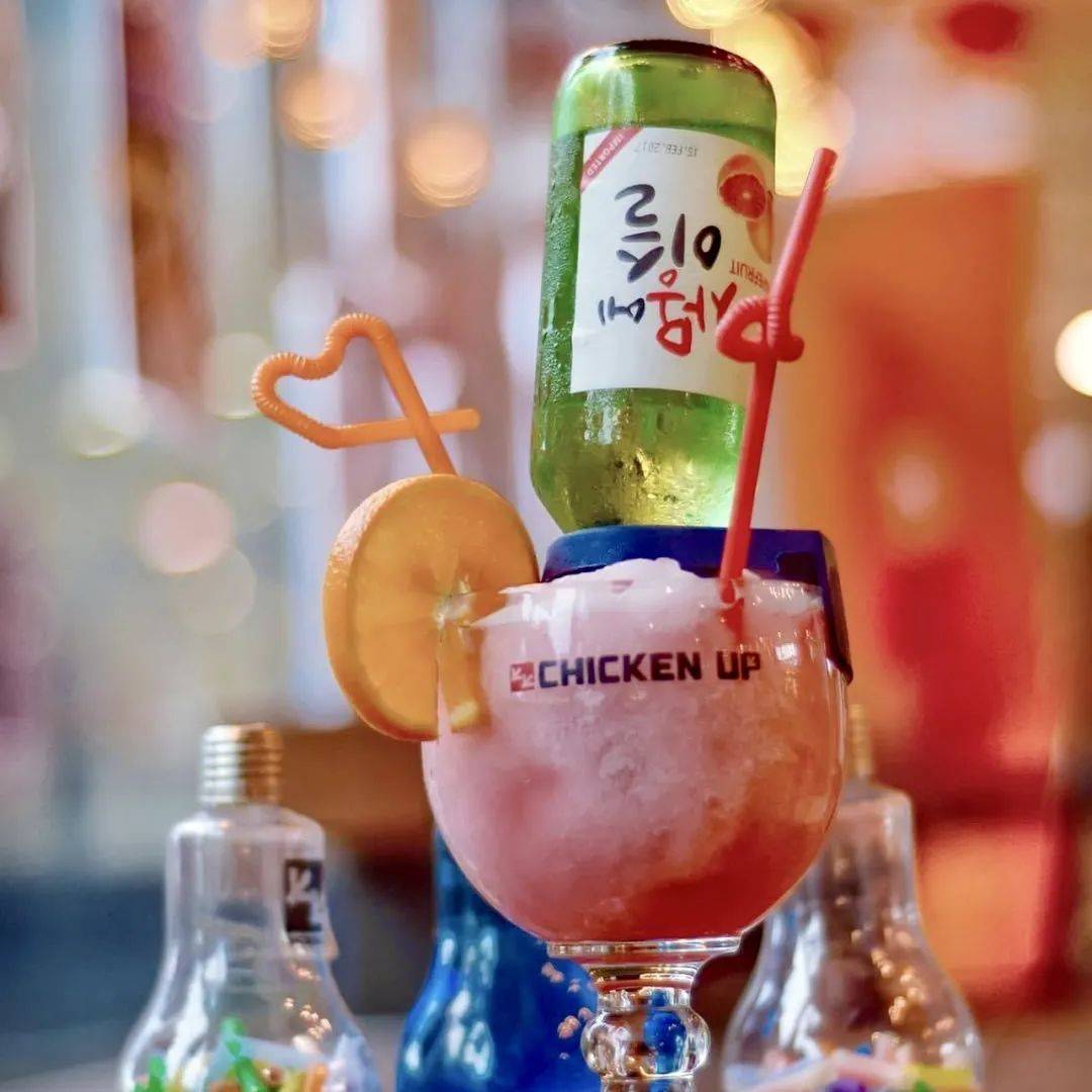 “下班后，看着狮城的炸鸡店，眼泪不争气的从嘴角流下来”