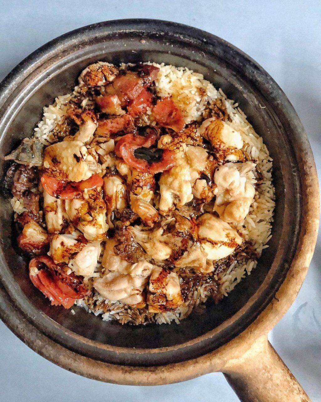 米其林必比登推介🌟牛车水排队美食“联合本记煲饭”🔥传统炭炉烹制、丰富配料,每天人龙不断👣