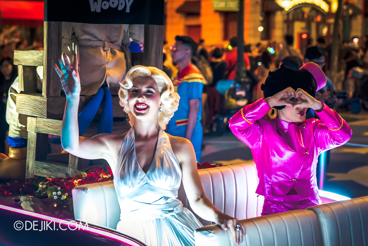 Universal Studios Singapore - Hollywood Dreams Light-up Parade - 1 Marilyn Monroe and Betty Boop