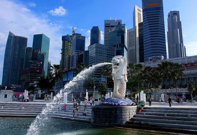 全家移民新加坡，却仍在国内“捞金”，如今市值蒸发2800亿