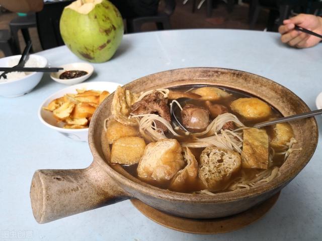 新加坡的“肉骨茶”，这一火遍东南亚的美食，背后是华人的辛酸泪