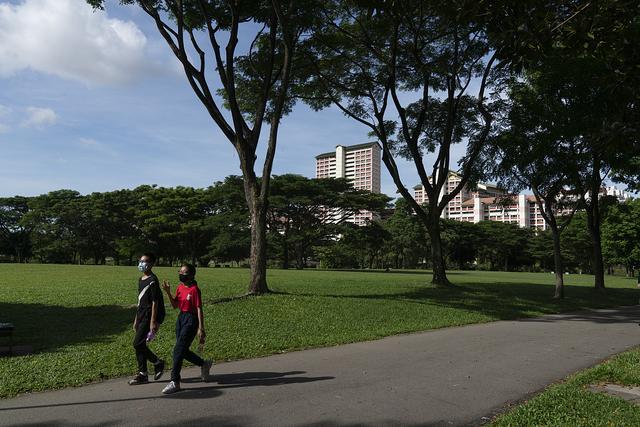 本土病例增多 新加坡开始其“史上最严”封锁限制