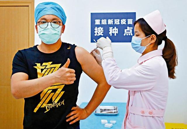 中国疫苗到底多受欢迎？新加坡现状：高价托人半夜排队接种