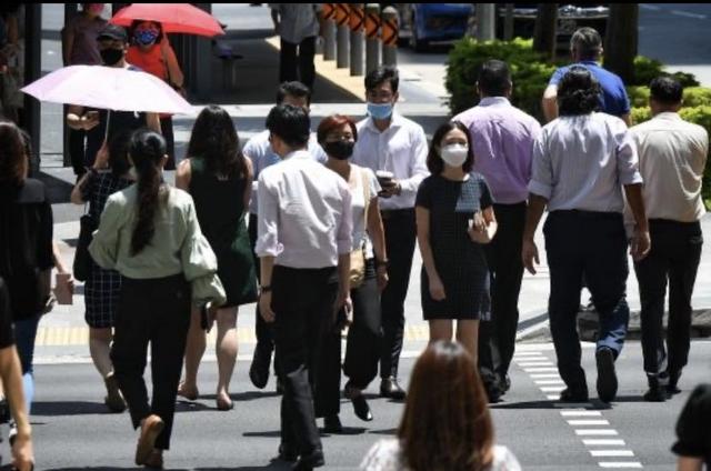 新加坡公务员7月份可获0.3个月的年中奖金