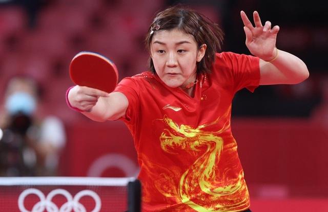 开门红！陈梦王曼昱拼下首分，3-0横扫新加坡女双，国乒太强了