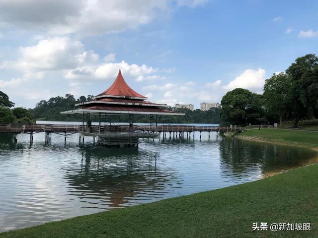 新加坡地处热带，雨量充沛，预防洪水问题很重要