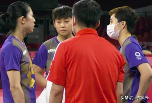 两个3-0！中国女团2-0新加坡，孙颖莎打得冯天薇无可奈何连连摇头